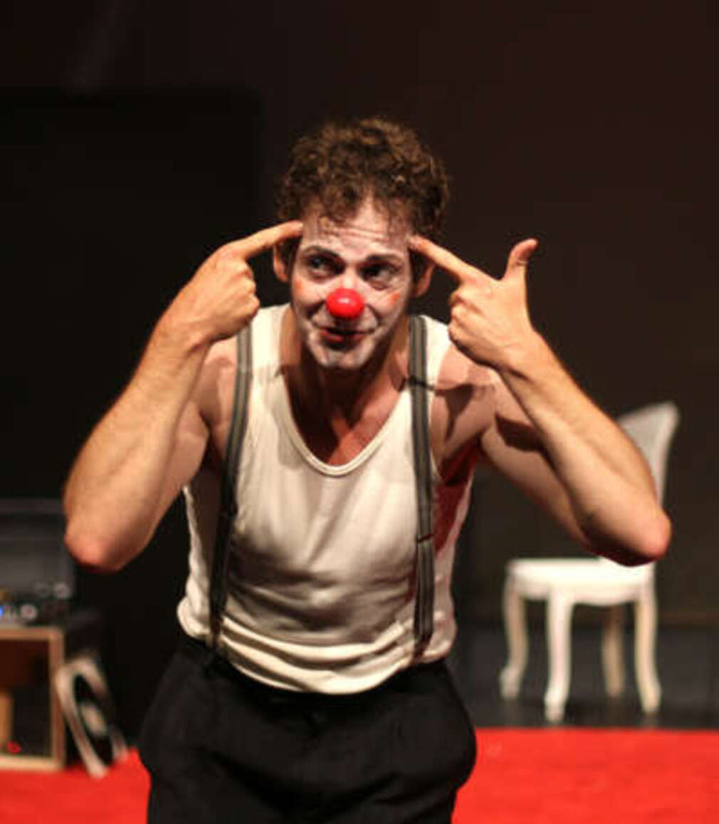 0 Photo de l'revue_presse' Dom Juan… et les clowns, Un Molière vu à travers le regard hilare de Mario Gonzalez et la maîtrise complice d'Irina Brook
