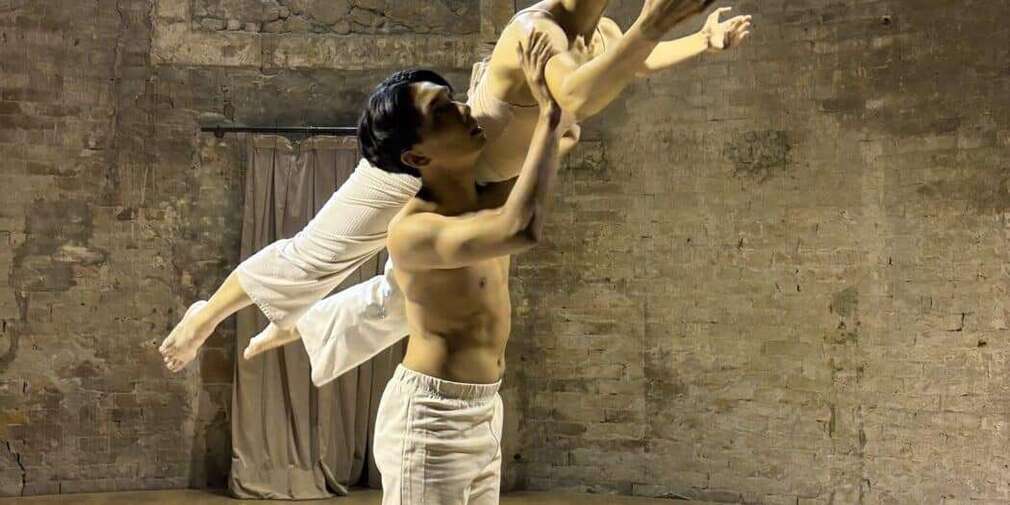 0 Photo de l'revue_presse' Quand le corps s’exprime : une performance de danse à la lisière de l’émotion