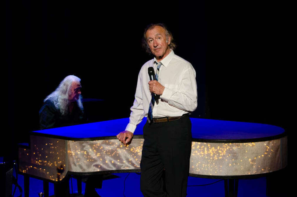 0 Photo de l'revue_presse' Les enchanteurs de Christophe Malavoy