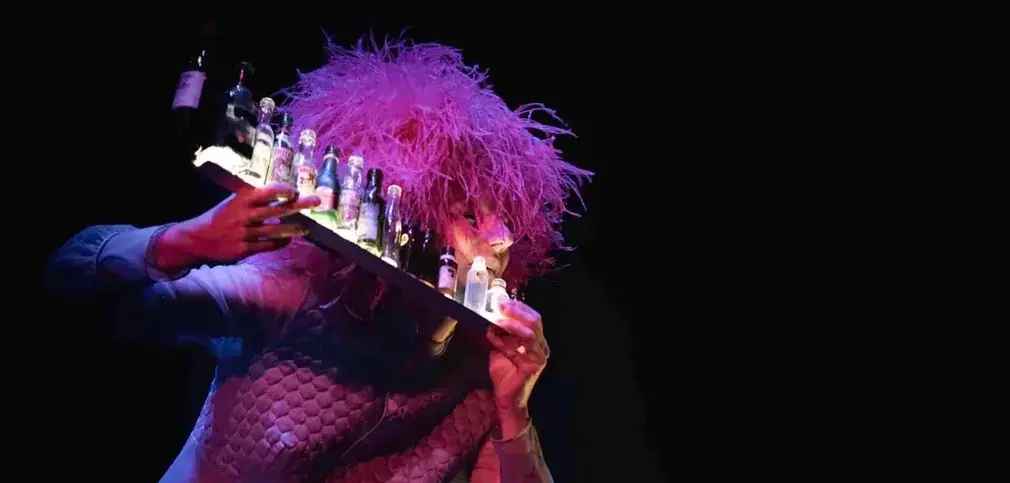 0 Photo de l'revue_presse' JUBILÄ, UNE CLOWN MUSICIENNE BRILLANTE ET FANTASQUE