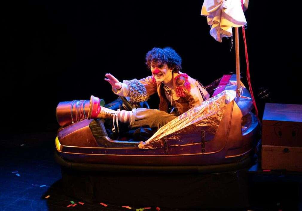 0 Photo de l'revue_presse' ANOKI, LE CLOWN DU SPECTACLE