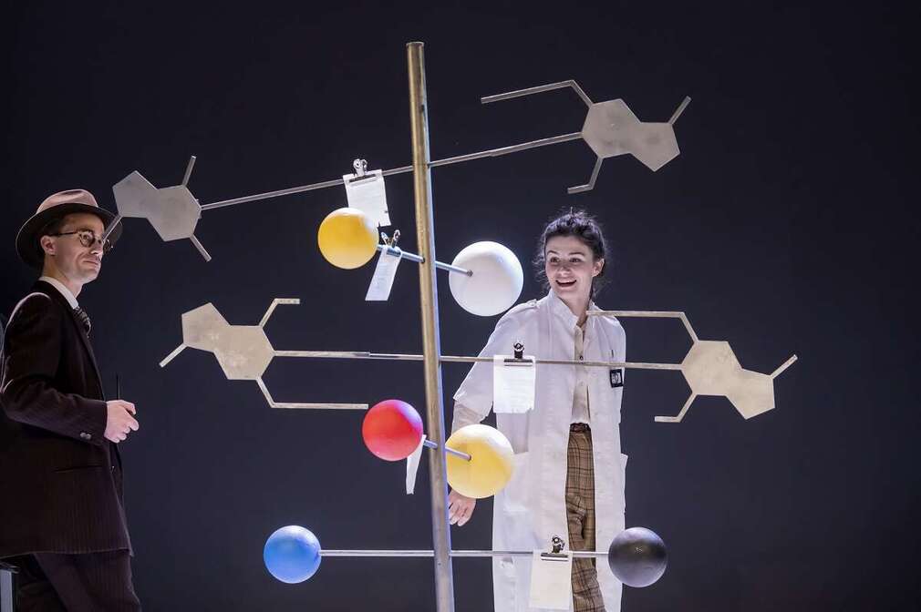 0 Photo de l'revue_presse' L’Affaire Rosalind Franklin, polar scientifique