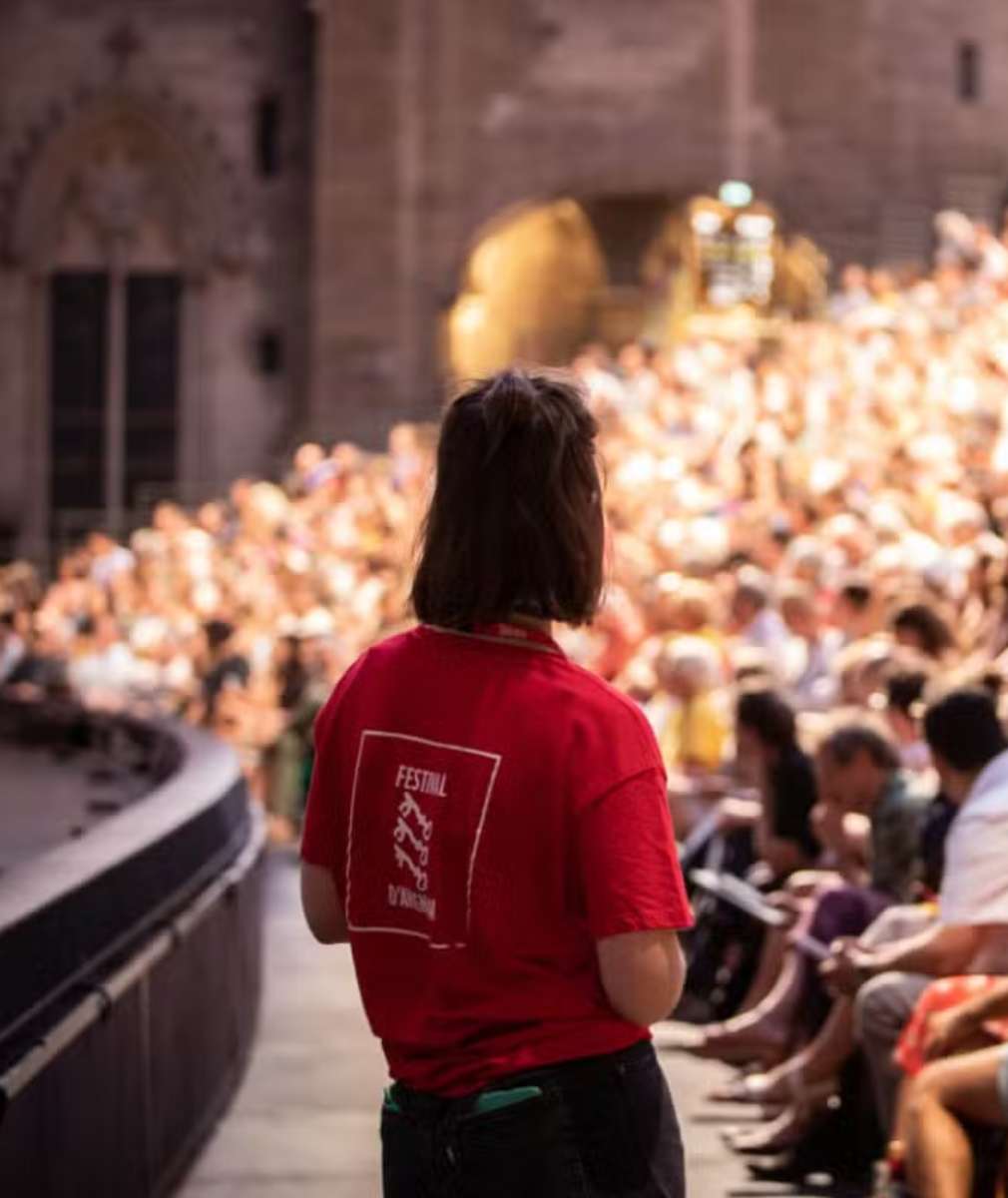 0 Photo de l'revue_presse' Festival d’Avignon : quelle est la différence entre le In et le Off ? Et comment avoir des billets ?