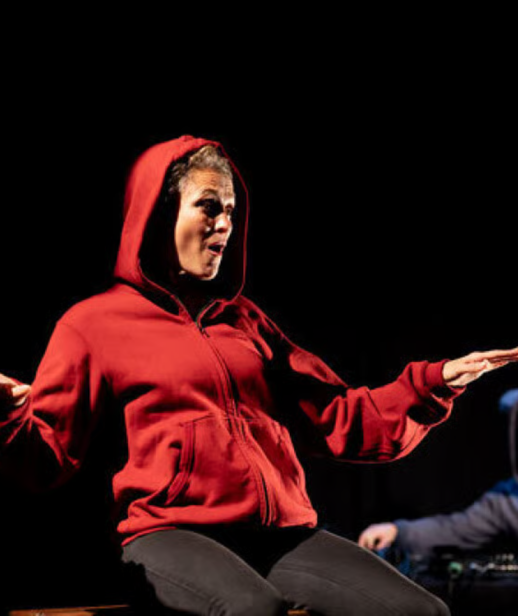 0 Photo de l'revue_presse' Festival Off : Une peau plus loin à l'Artéphile : un spectacle très abouti