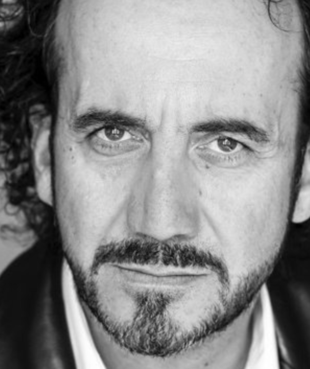 0 Photo de l'revue_presse' Régis Vlachos : Pour la fronde et pour le rire