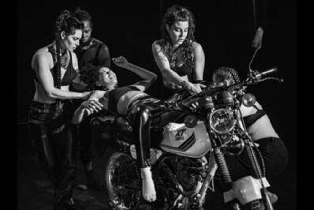 0 Photo de l'revue_presse' Valkyrie Évoquer les Amazones, femmes conquérantes et victorieuses, pour aborder la féminité aujourd'hui