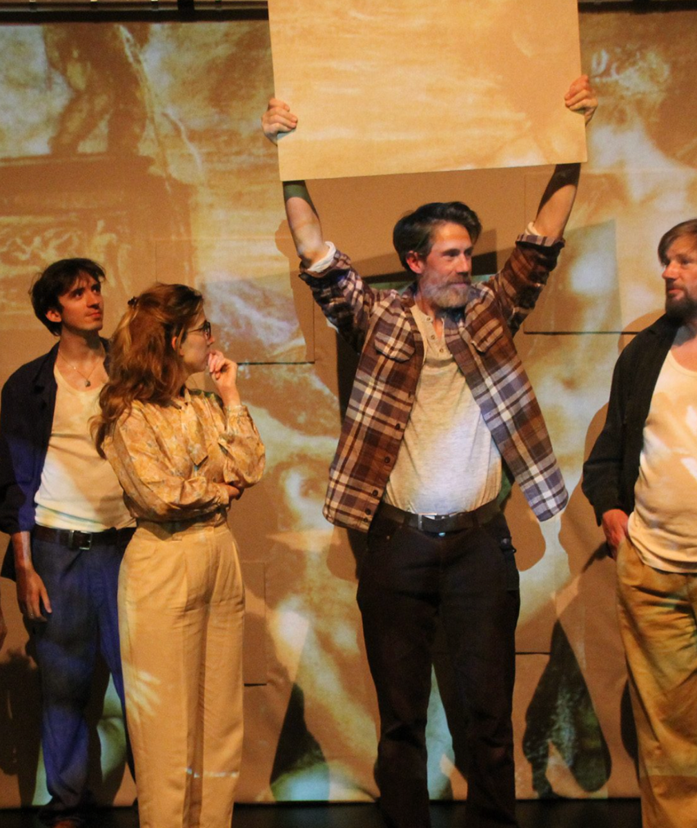 Alexeï et Yulia, texte, mise en scène et jeu Sabrina Kouroughli et Gaëtan Vassart, au Théâtre des Halles, Avignon Off.