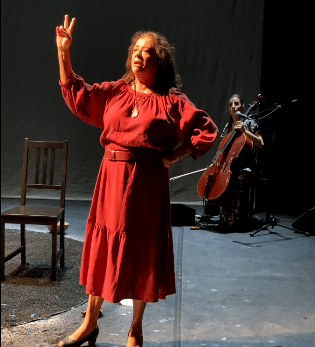 0 Photo de l'revue_presse' Festival d’Avignon/TOMA : Lolita Monga dans une poignante Supplication