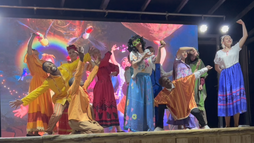0 Photo de l'revue_presse' Les mondes dansants et fantastiques des danseurs bagnolais de la LNB Cie au festival Off d’Avignon