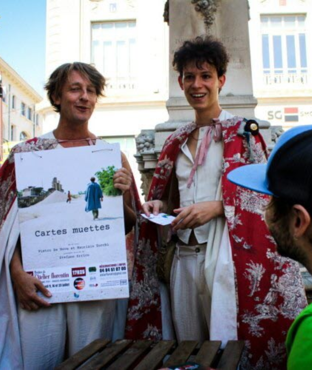 « Le lien avec les gens c’est le plus agréable… ou le plus désagréable » : tracter, un passage obligé pour se faire connaître