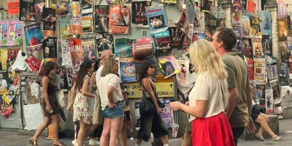 0 Photo de l'revue_presse' Le Festival Off d’Avignon ou le paradoxe du géant aux pieds d’argile