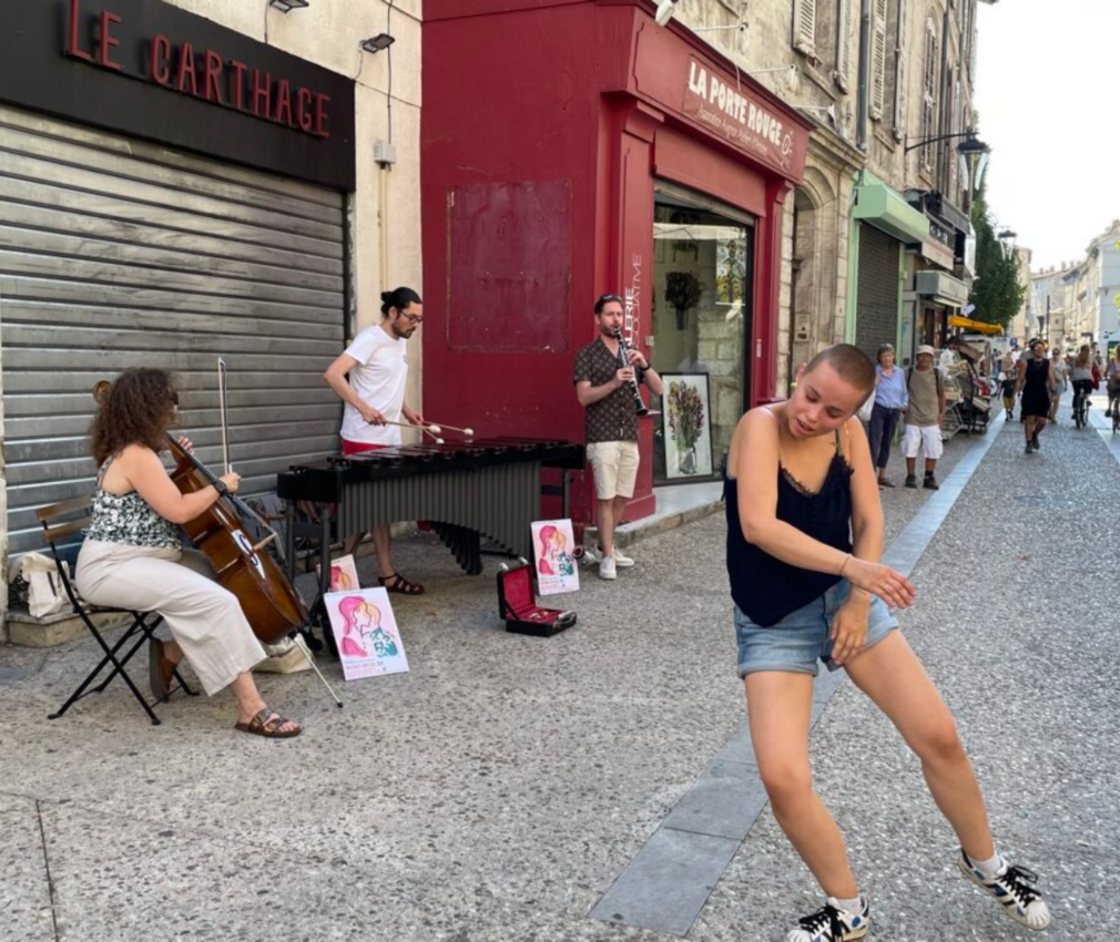 Off Avignon : 60 ans d’audace en équilibre et une affiche qui l’indique