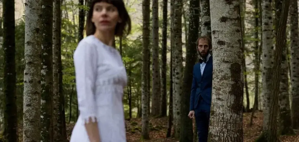0 Photo de l'revue_presse' Les Meutes : promenons-nous dans les bois pendant que Lou n’y est pas…
