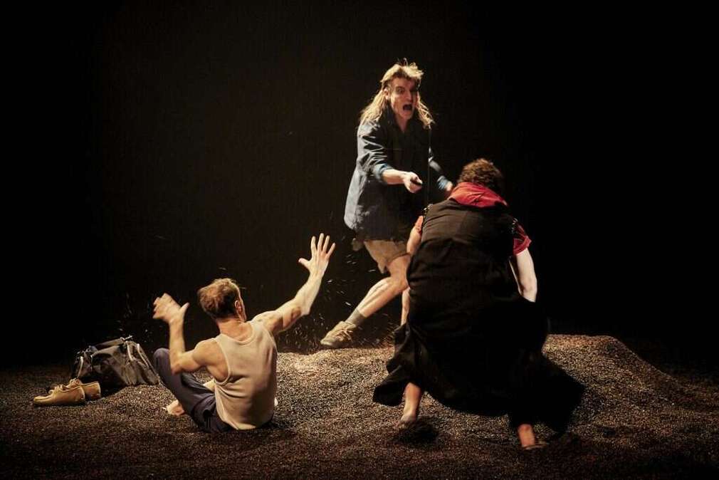 0 Photo de l'revue_presse' Les Raisins de la colère, de John Steinbeck, adaptation et mise en scène de Hugo Roux, au Théâtre 11