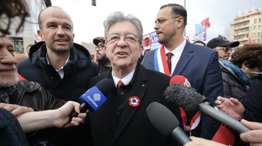 0 Photo de l'revue_presse' Jean-Luc Mélenchon, Dominique de Villepin, Marine Tondelier... Six candidats à la présidentielle au Festival Off d'Avignon