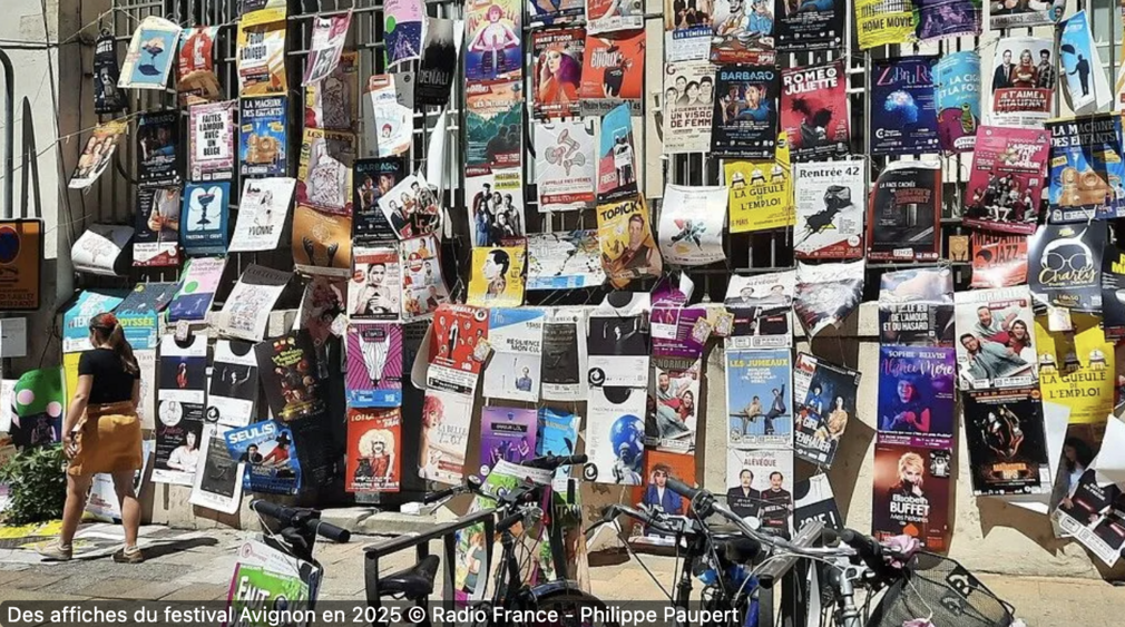 0 Photo de l'revue_presse' Festival d'Avignon : face aux canicules plus fréquentes, les festivaliers veulent s'adapter