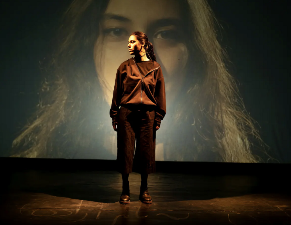 Théâtre «Badjens» de Delphine Minoui : en Iran, naître avec le mauvais genre Réservé aux abonnés