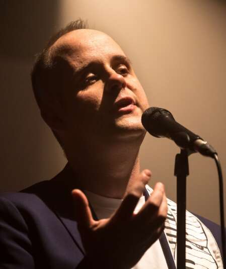 Affiche du spectacle Léo Merle - Dans le vif, la vague des émotions