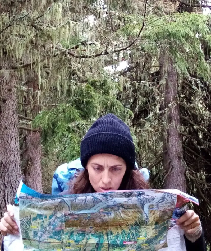 Affiche du spectacle Poursuite, seule en scène forestier