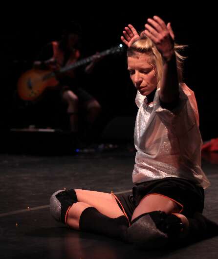 Affiche du spectacle Etudes pour Chevalières - duo