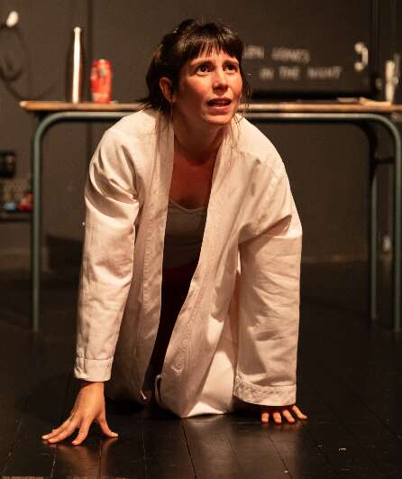 Affiche du spectacle La Tête loin des épaules